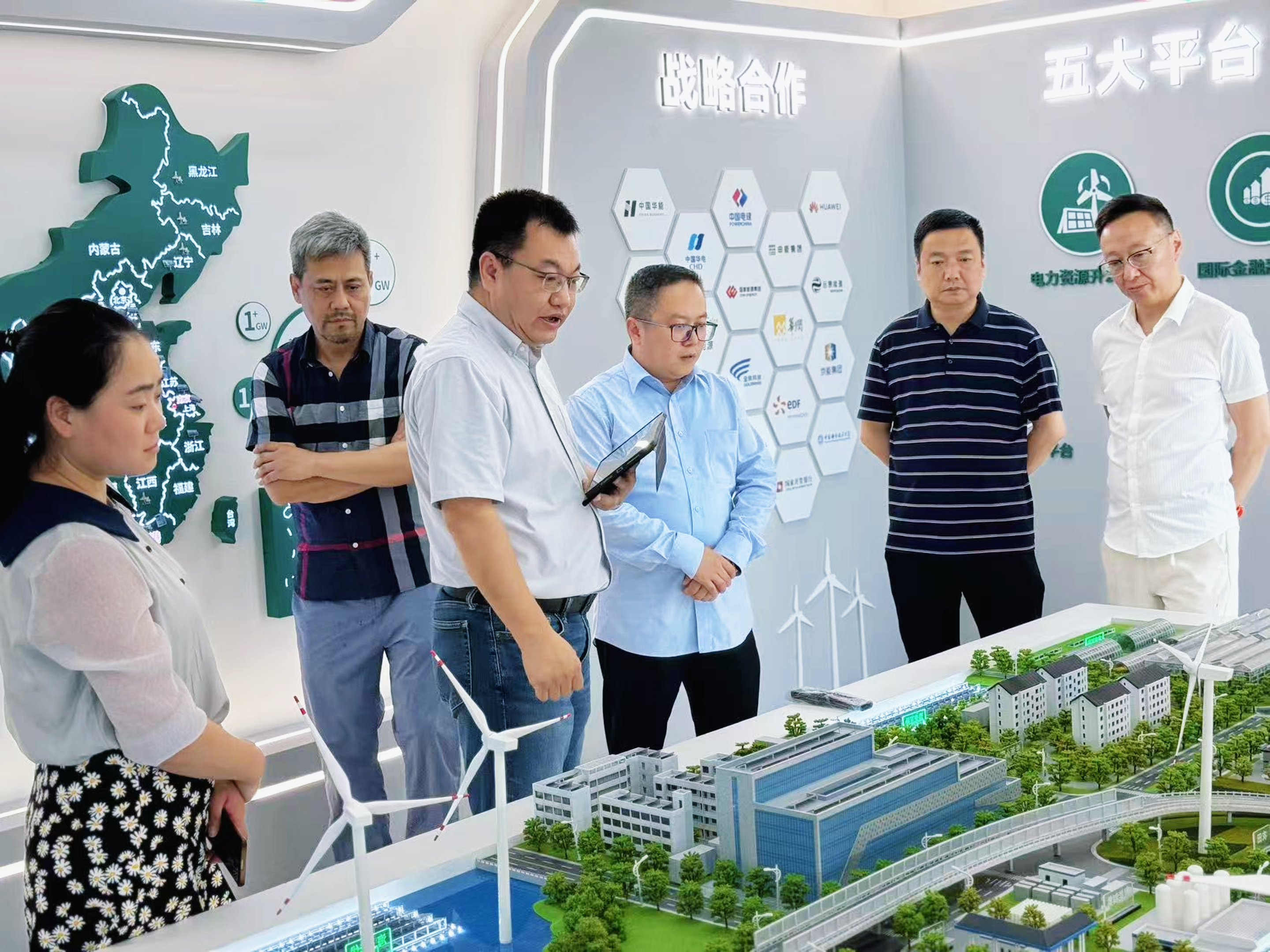 豐都縣“油茶+光伏”項(xiàng)目： 點(diǎn)亮綠色能源新路徑，共繪鄉(xiāng)村振興新畫卷